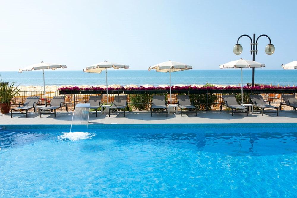 Victoria Frontemare Beach & Spa Hotel Jesolo Extérieur photo