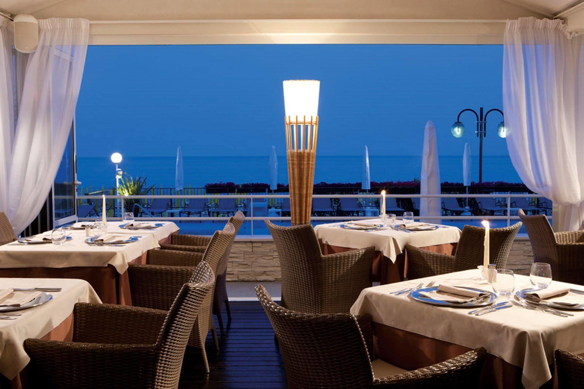 Victoria Frontemare Beach & Spa Hotel Jesolo Extérieur photo